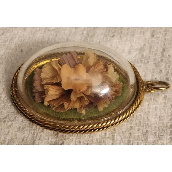 Vintage Dried Flowers in LUCITE Dome Reversible to GoldTone FILIGREE Pendant GuC - Picture 5 of 7